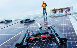 Gi&aacute; tấm pin năng lượng v&agrave; pin lưu trữ tăng giữa cơn sốt lắp điện mặt trời 2026 - Ảnh 1.