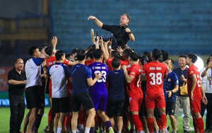 CLB Ho&agrave;ng Anh Gia Lai rơi v&agrave;o v&ograve;ng xo&aacute;y đua trụ hạng - Ảnh 6.