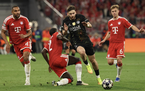 Luật "lạ" của IFAB khiến Bayern Munich mất phạt đền trước PSG - Ảnh 3.