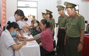 Nhiều nghệ sĩ nổi tiếng tham gia Đội t&igrave;nh nguyện vi&ecirc;n của một phường tại TPHCM - Ảnh 4.