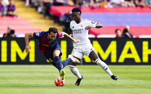 Barcelona quật ng&atilde; Real Madrid, đăng quang đ&ecirc;m La Liga đầy cảm x&uacute;c - Ảnh 3.