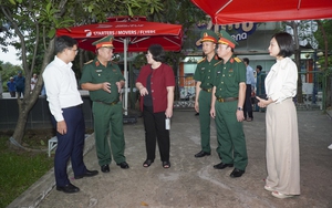 Ph&oacute; Thủ tướng Phạm Thị Thanh Tr&agrave; chủ tr&igrave; hội thảo về mộ liệt sĩ tập thể tại c&ocirc;ng vi&ecirc;n L&ecirc; Thị Ri&ecirc;ng - Ảnh 4.