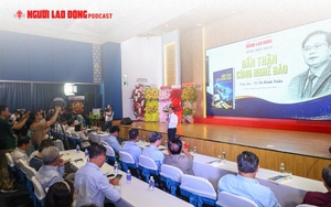 RA MẮT S&Aacute;CH &ldquo;DẤN TH&Acirc;N C&Ugrave;NG NGHỀ B&Aacute;O&rdquo; CỦA NH&Agrave; B&Aacute;O - TS T&Ocirc; Đ&Igrave;NH TU&Acirc;N: Dấn th&acirc;n để phụng sự x&atilde; hội - Ảnh 1.