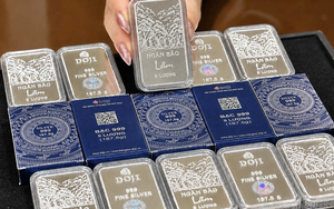 Gi&aacute; bạc h&ocirc;m nay 18 - 6: Diễn biến mới nhất từ quyết định của FED về l&atilde;i suất - Ảnh 1.