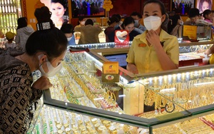 Gi&aacute; bạc h&ocirc;m nay giảm Mạnh theo đ&agrave; đi xuống của gi&aacute; v&agrave;ng thế giới - Ảnh 1.
