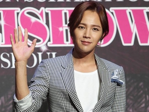 Jang Geun Suk lái ô tô gây tai nạn