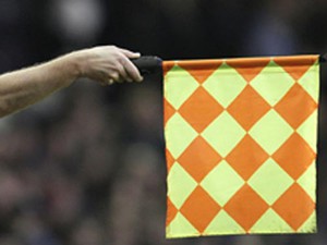 Vụ s&aacute;t hại trọng t&agrave;i g&acirc;y r&uacute;ng động b&oacute;ng đ&aacute; Ecuador - Ảnh 2.