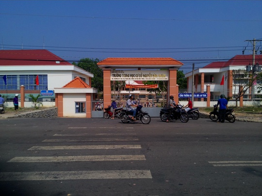 
Trường THSC Nguyễn Bỉnh Khiêm tạm đóng cửa sau sự cố 
