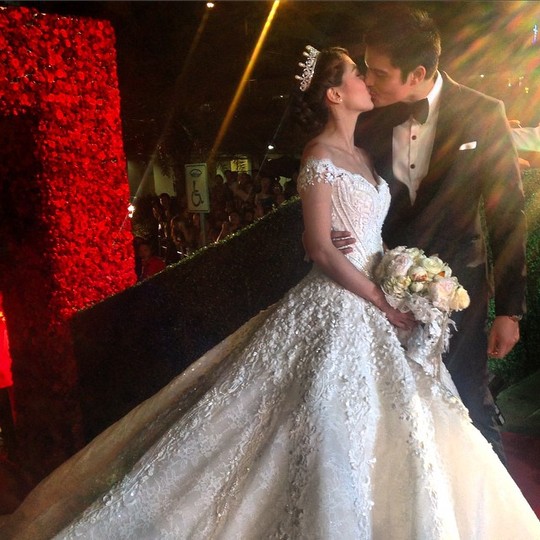 Mỹ nhân đẹp nhất Philippines chiếm spotlight của cô dâu trong đám cưới   Tinmoi