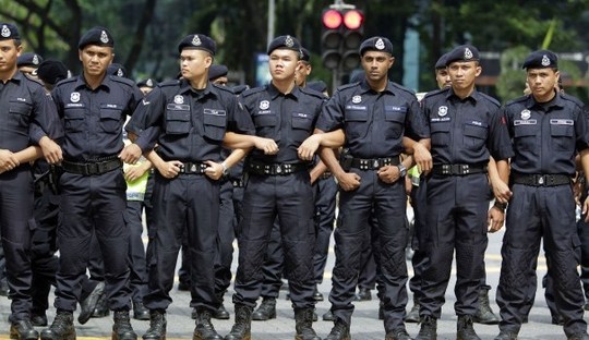 Một cảnh sát Malaysia bị cáo buộc cưỡng hiếp nữ sinh 22 tuổi người Việt. Ảnh: Funny Malaysia