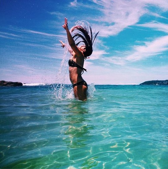 @lyssi_skye captioned her photo with #living #freeeeeintheseaaa at Freshie Beach 