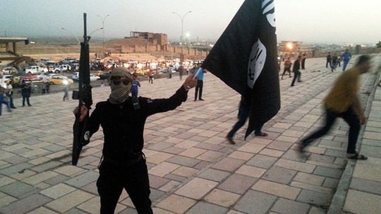 IS và cờ ấn độ: Hãy xem hình ảnh này để hiểu cách cờ ấn độ đã trở thành một biểu tượng trong cuộc chiến chống lại IS. Đây là một bức ảnh đầy tính chất lịch sử và ý nghĩa về cuộc chiến chống lại khủng bố.