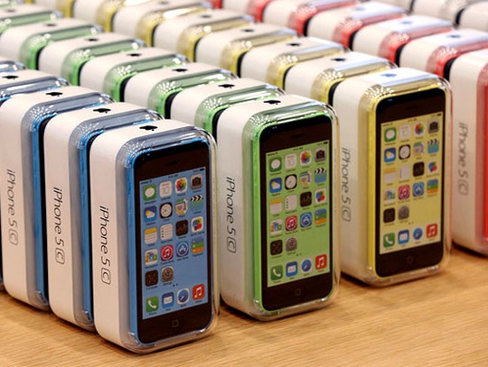 iPhone 5C hàng xách tay và phân phối chính hãng đều rủ nhau ế dài.