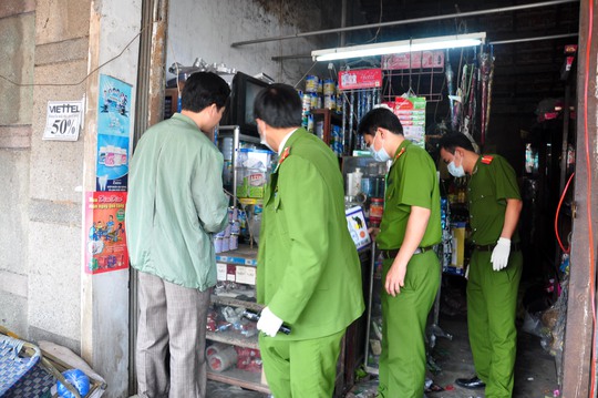 Công an khám nghiệm hiện trường vụ việc