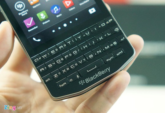 BlackBerry Porsche Design giá 66 triệu đồng về Việt Nam