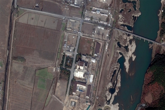 Hình ảnh khu tổ hợp hạt nhân Yongbyon thông qua vệ tinh. Ảnh: Reuters