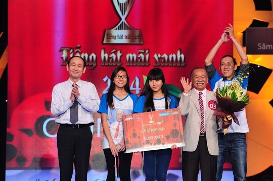 Dàn cổ động viên của cụ ông Nguyễn Văn Tốt giành giải Cổ động viên THMX 2014 do BGK báo chí bình chọn