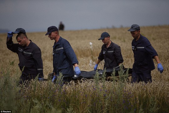 Vụ máy bay Malaysia rơi: Quốc tế tức giận, “chĩa mũi dùi” vào Nga