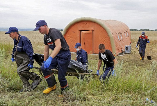 Vụ máy bay Malaysia rơi: Quốc tế tức giận, “chĩa mũi dùi” vào Nga
