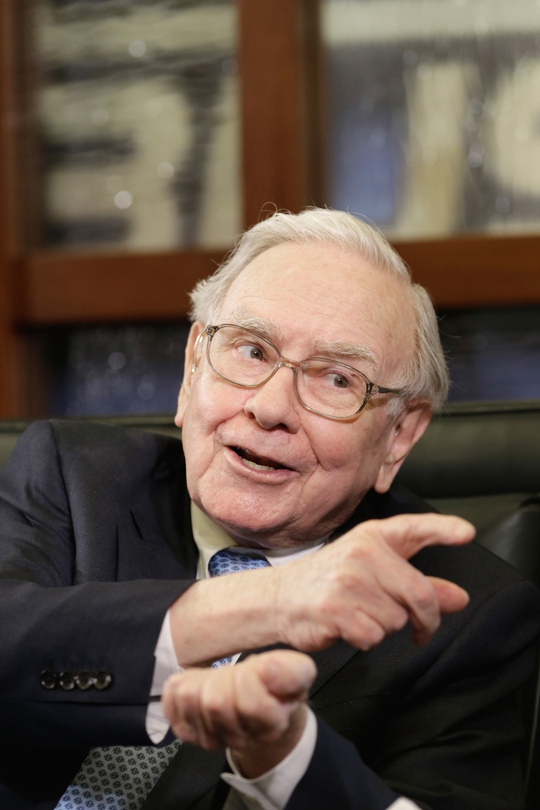 Tỉ phú Warren Buffett. Ảnh: AP