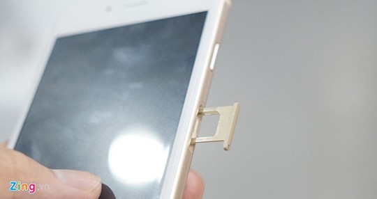 iPhone 6 nhái cũng không dùng khay Nano-SIM mà chỉ dùng Micro-SIM.