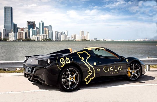 Ferrari 458 Spider hiện có giá khoảng 250.000 USD trên thị trường quốc tế.
