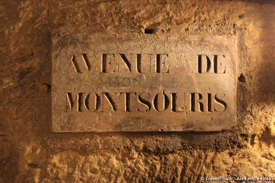 Rùng rợn khu mộ kỳ bí chứa hơn 6 triệu hài cốt dưới lòng Paris