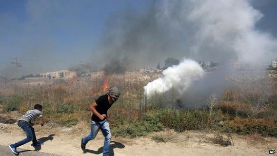 Giao tranh tiếp diễn tại Dải Gaza sau khi lệnh ngừng bắn kết thúc. Ảnh: AP