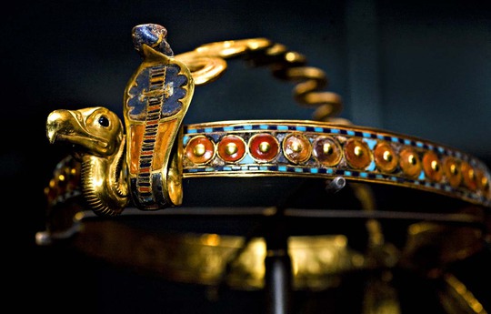 Đây là vương miện hoàng gia của vị vua thứ 18, triều đại Tutankhamun (1332-1323 trước Công nguyên). 