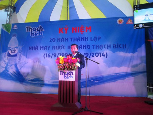 Ông Hồ Văn Vân – Giám đốc Nhà máy Nước khoáng Thạch Bích phát biểu Ông Hồ Văn Vân – Giám đốc Nhà máy Nước khoáng Thạch Bích phát biểu