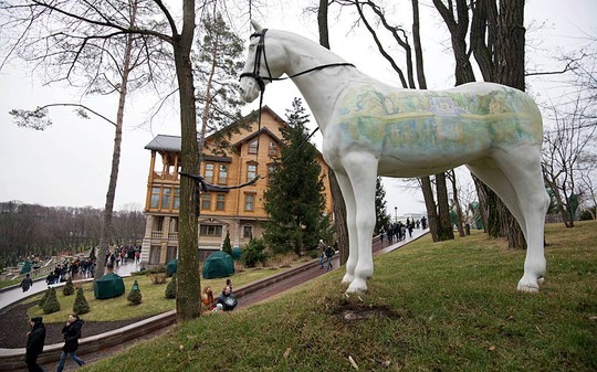 Dinh thự của cựu Tổng thống Ukraine Viktor Yanukovych. Ảnh: Telegraph