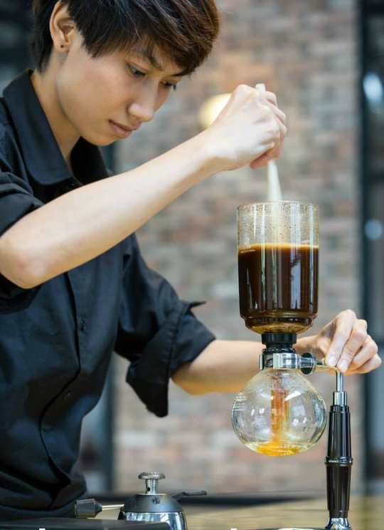 Kiểu pha cà phê bằng dụng cụ Syphon của Nhật Bản được rất nhiều người ưa chuộng.