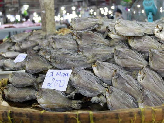 Khô các sặc Cà Mau có giá 200.000 đồng/kg bán tại chợ Bình Điền