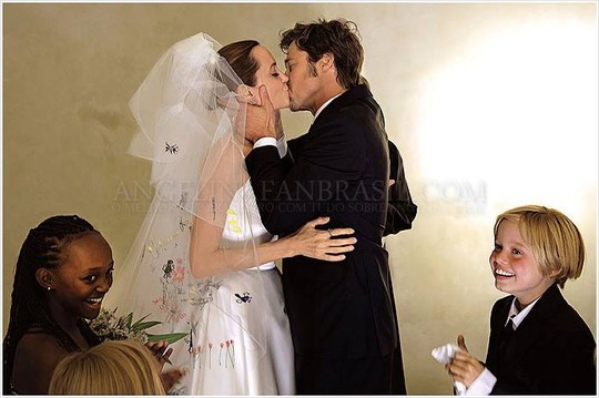 Chiêm ngưỡng chiếc váy cưới độc nhất vô nhị của Angelina Jolie