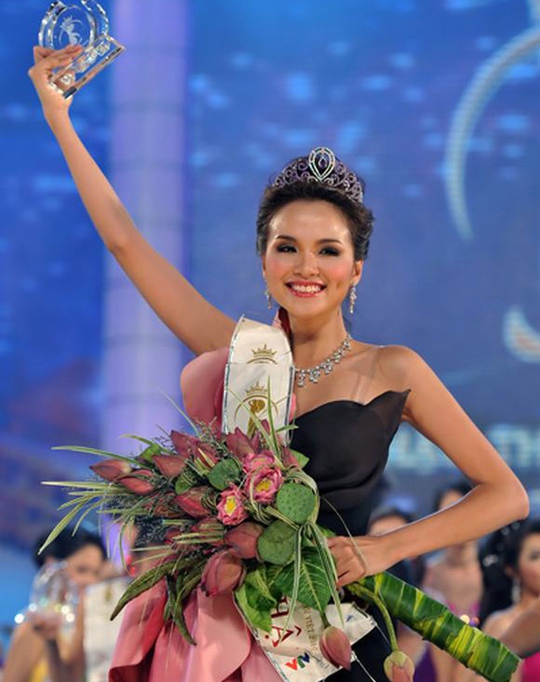 Diễm Hương đăng quang Hoa hậu Thế giới người Việt tháng 8-2010