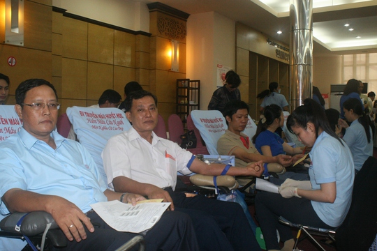 Tham gia hiến máu cứu người là nghĩa cử rất đáng trân trọng của CNVC-LĐ