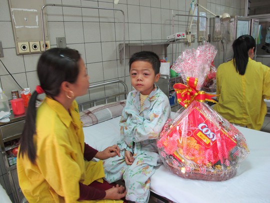 Bị bệnh trước Tết chỉ vài ngày, Tết này bé T., 7 tuổi ở Bắc Giang sẽ phải ăn Tết BV