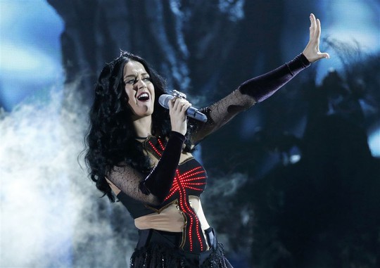 Taylor Swift, Katy Perry "trắng tay" tại Giải Grammy 2014