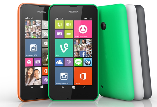 Lumia 530 có thiết kế bên ngoài khá giống Lumia 630.
