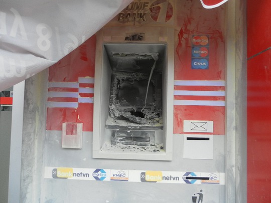 Cây ATM ngân hàng Maritime banhk trên đường Trần Nguyên Hãn bị đốt