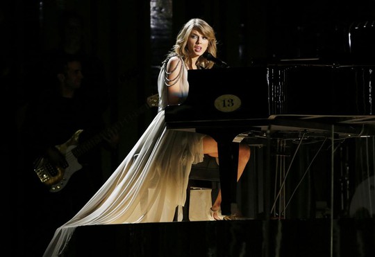 Taylor Swift, Katy Perry "trắng tay" tại Giải Grammy 2014