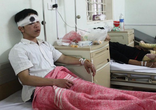 Anh Thái Quang Trung (trú TP Vinh) bi thương đang điều trị tại bệnh viên.