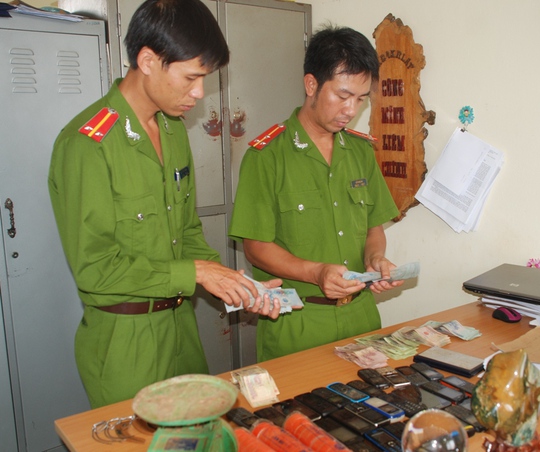 Lực lượng công an đã tạm giữ nhiều tang vật của vụ án