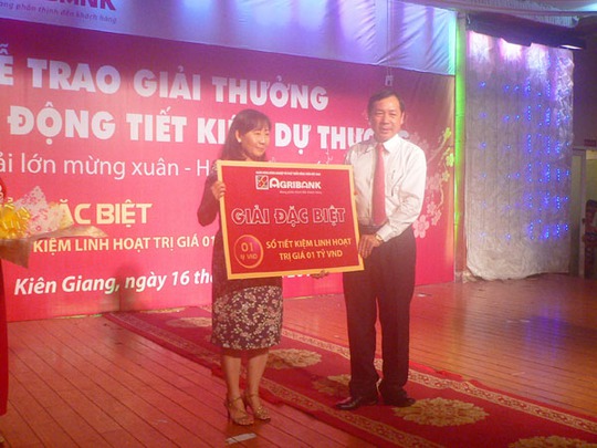 Bà Chiêm Mỹ Tiên nhận giải thưởng đặc biệt trị giá 1 tỉ đồng.