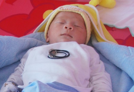 Quê nhà đón bé sơ sinh văng khỏi bụng mẹ