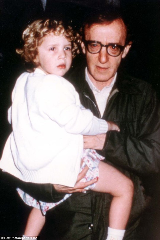 Woody Allen và cô bé Dylan