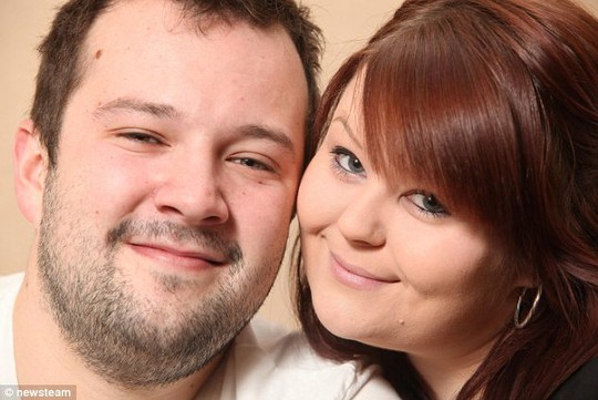 Anh Anthony Taylor và bạn gái Stephanie Walker. Ảnh: Daily Mail