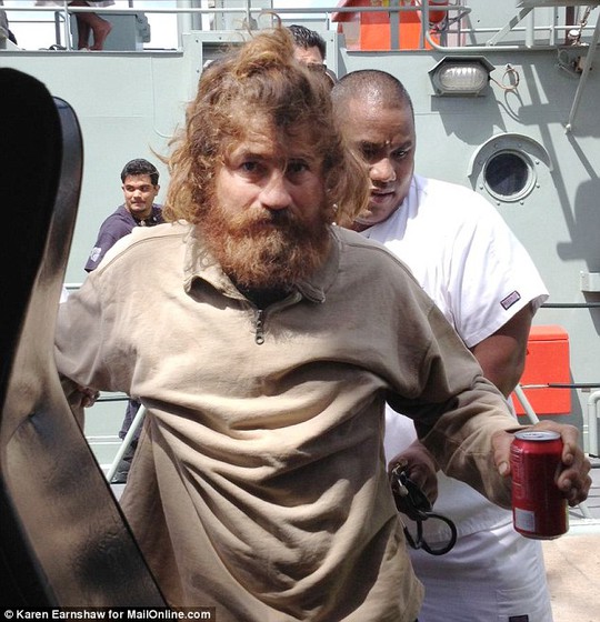 Ngư dân Jose Ivan Alvarengo, 37 tuổi, sống sót kì diệu 14 tháng trên biển. Ảnh: Daily Mail