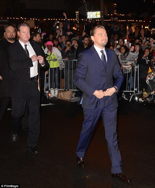 Leonardo DiCaprio bảnh bao trong vest xanh