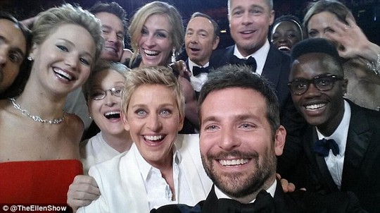 Bức ảnh tự sướng của Ellen và các sao gây sập Twitter không có mặt Leo